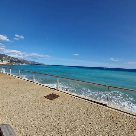 Le 182, à Pied, Balcon&climatisation